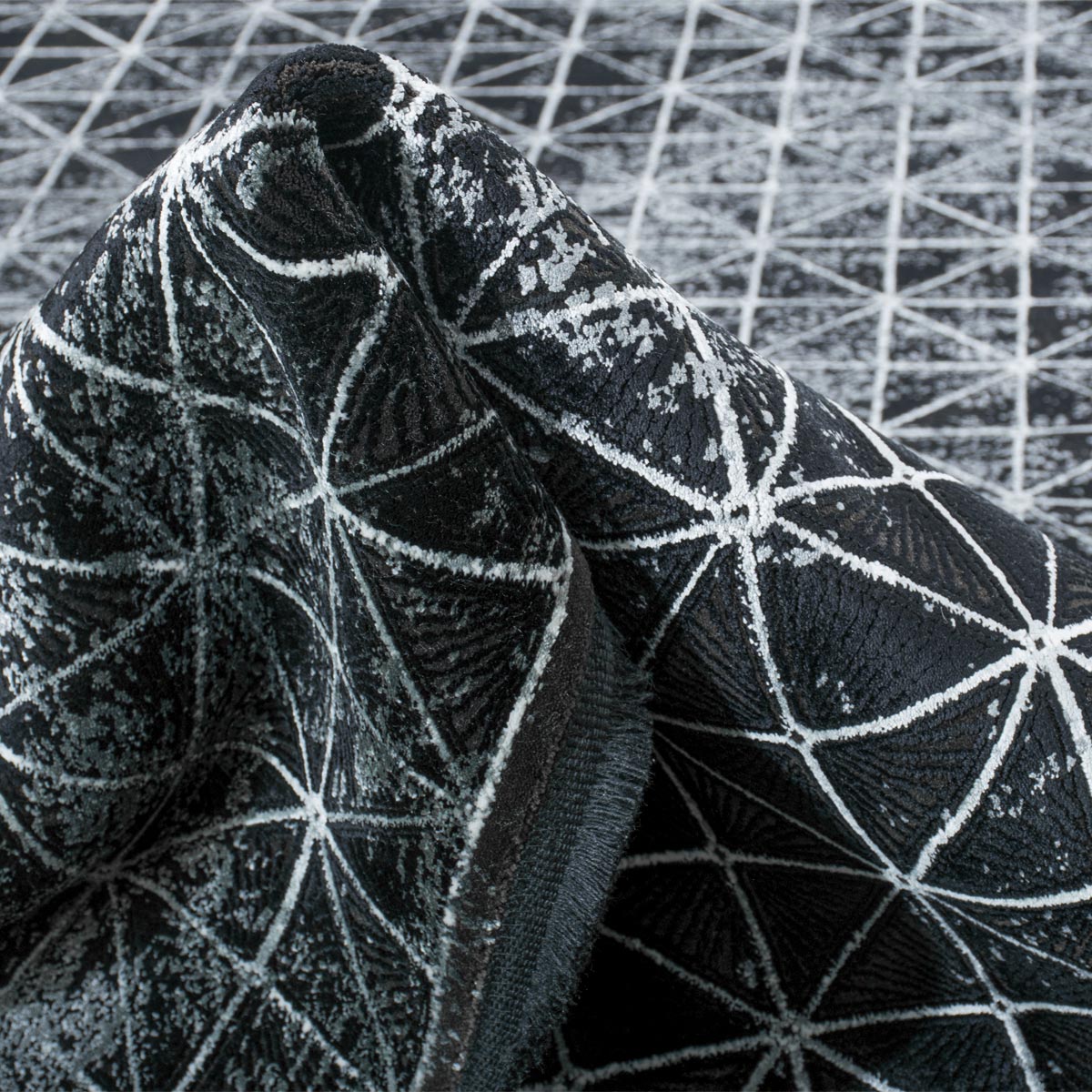 שטיח ג'איפור 12 שחור/אפור עגול עם פרנזים | השטיח האדום