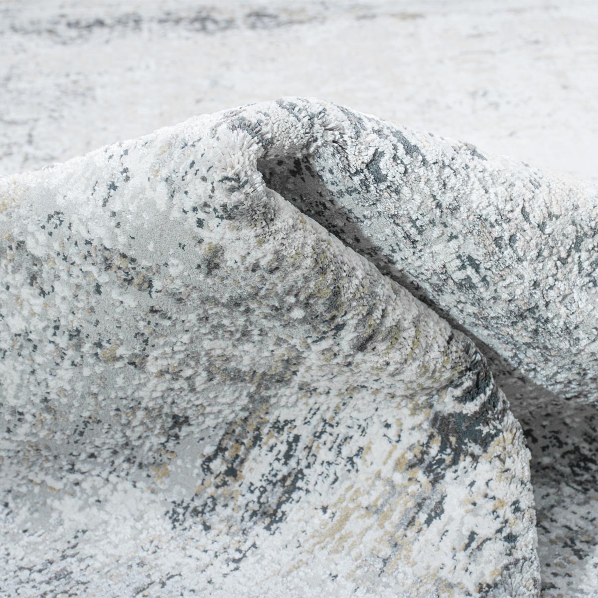 שטיח מילאנו 47 אפור/בז' עם פרנזים | השטיח האדום