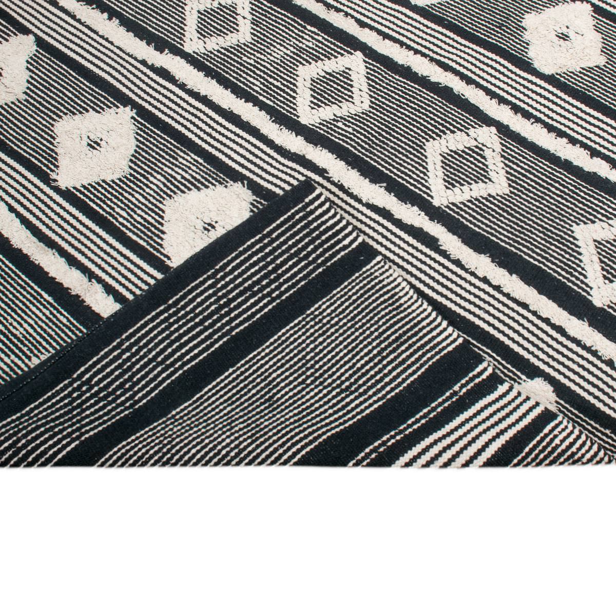 שטיח קילים סקנדינבי 12 שחור/לבן | השטיח האדום