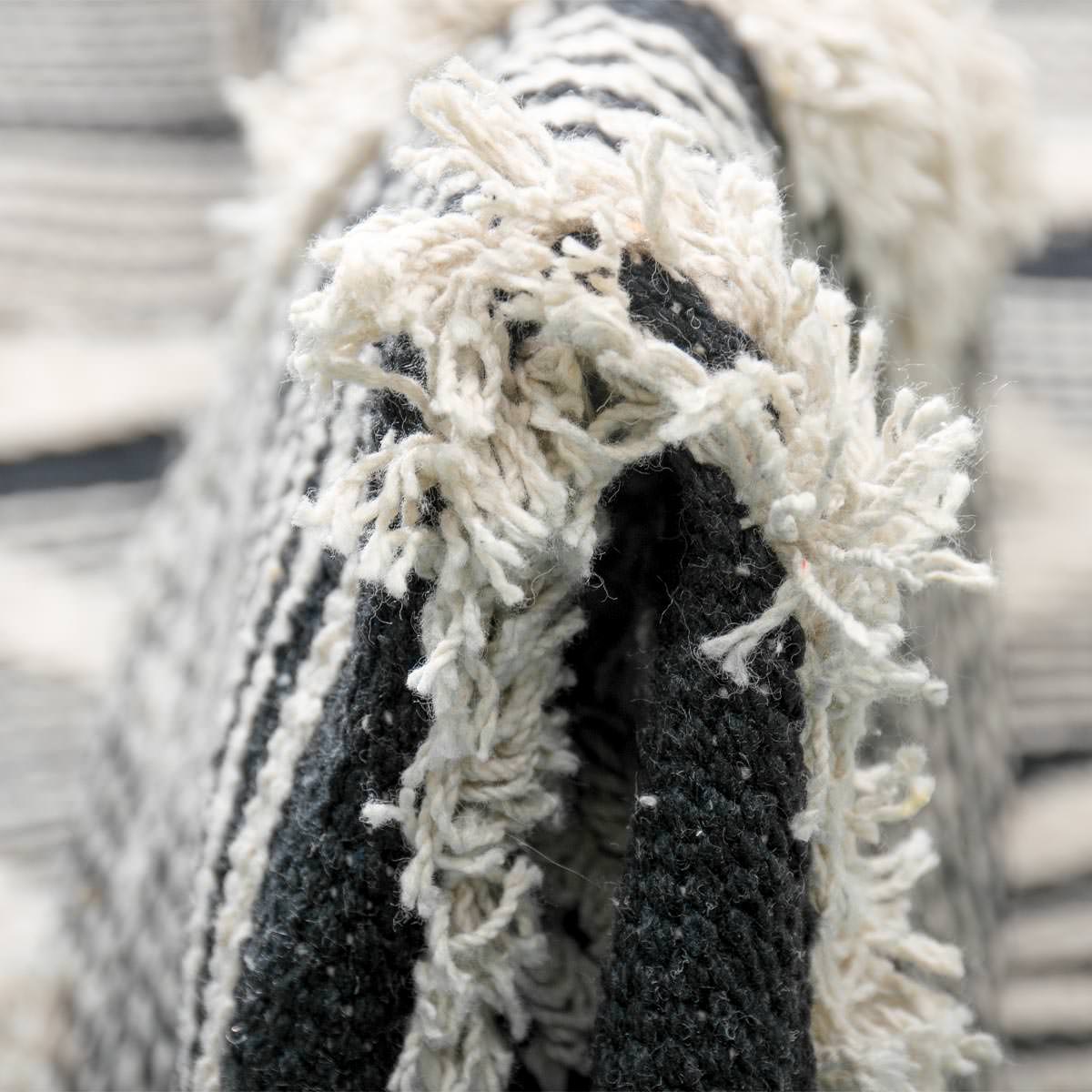 שטיח קילים סקנדינבי 12 שחור/לבן | השטיח האדום