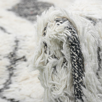 שטיח קילים סקנדינבי 07 אפור עם פרנזים | השטיח האדום