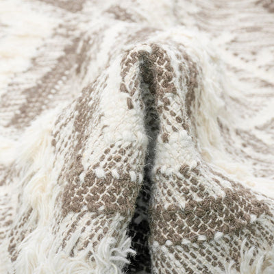 שטיח קילים סקנדינבי 05 חום עם פרנזים | השטיח האדום