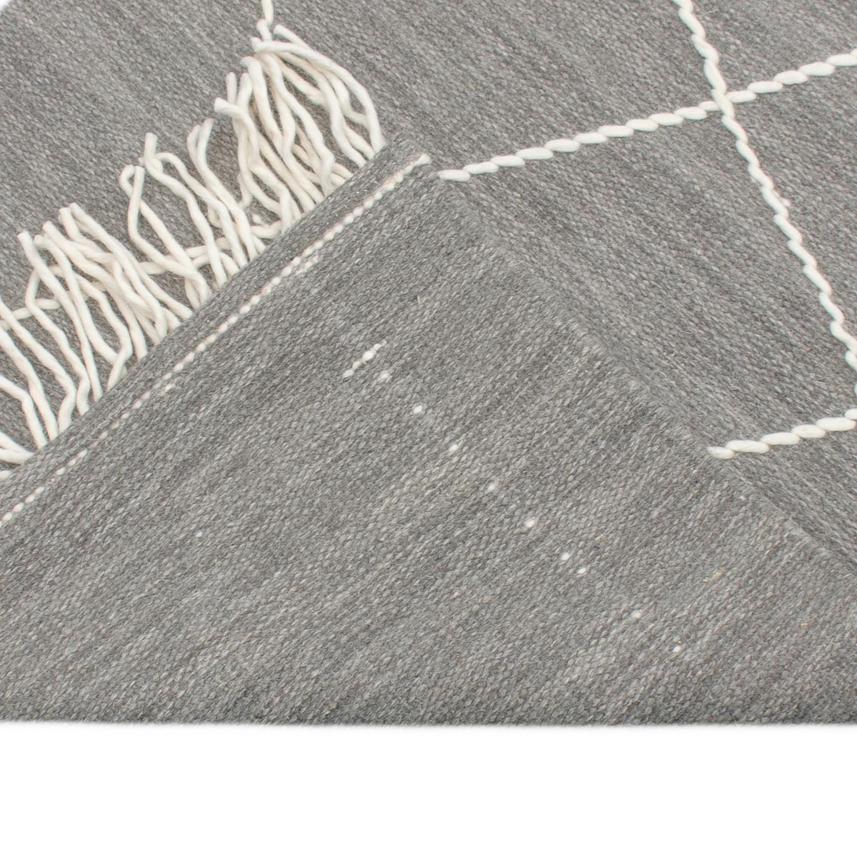שטיח קילים סקנדינבי 13 אפור עם פרנזים | השטיח האדום