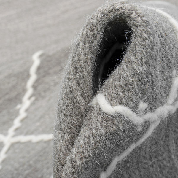 שטיח קילים סקנדינבי 13 אפור ראנר עם פרנזים KILIM - hover