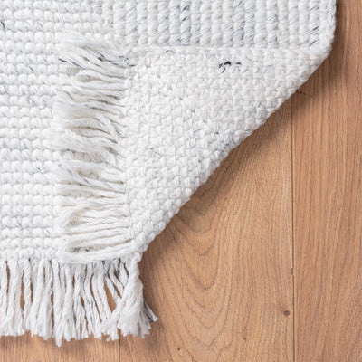 שטיח גרינלנד 09 לבן עם פרנזים | השטיח האדום