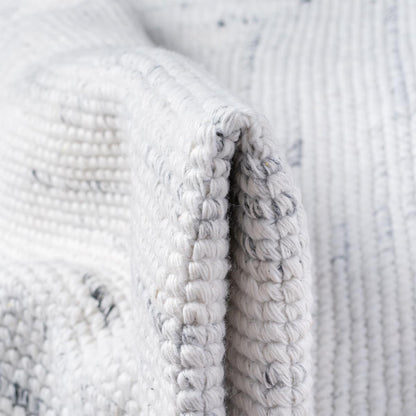 שטיח גרינלנד 09 לבן עם פרנזים | השטיח האדום