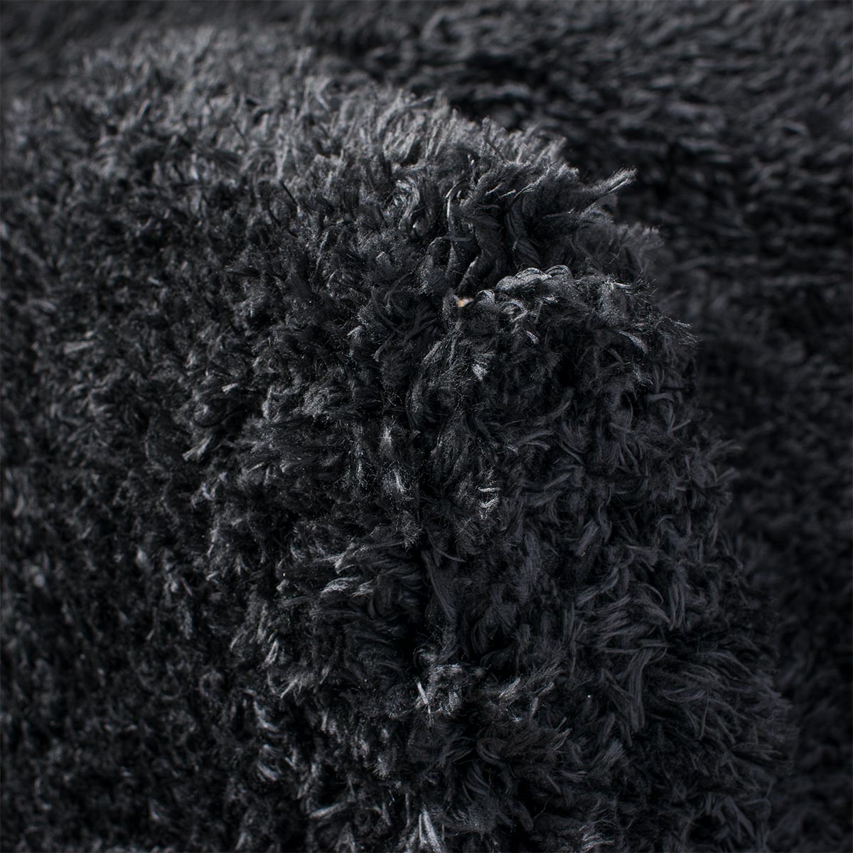 שטיח שאגי קטיפה 01 שחור | השטיח האדום