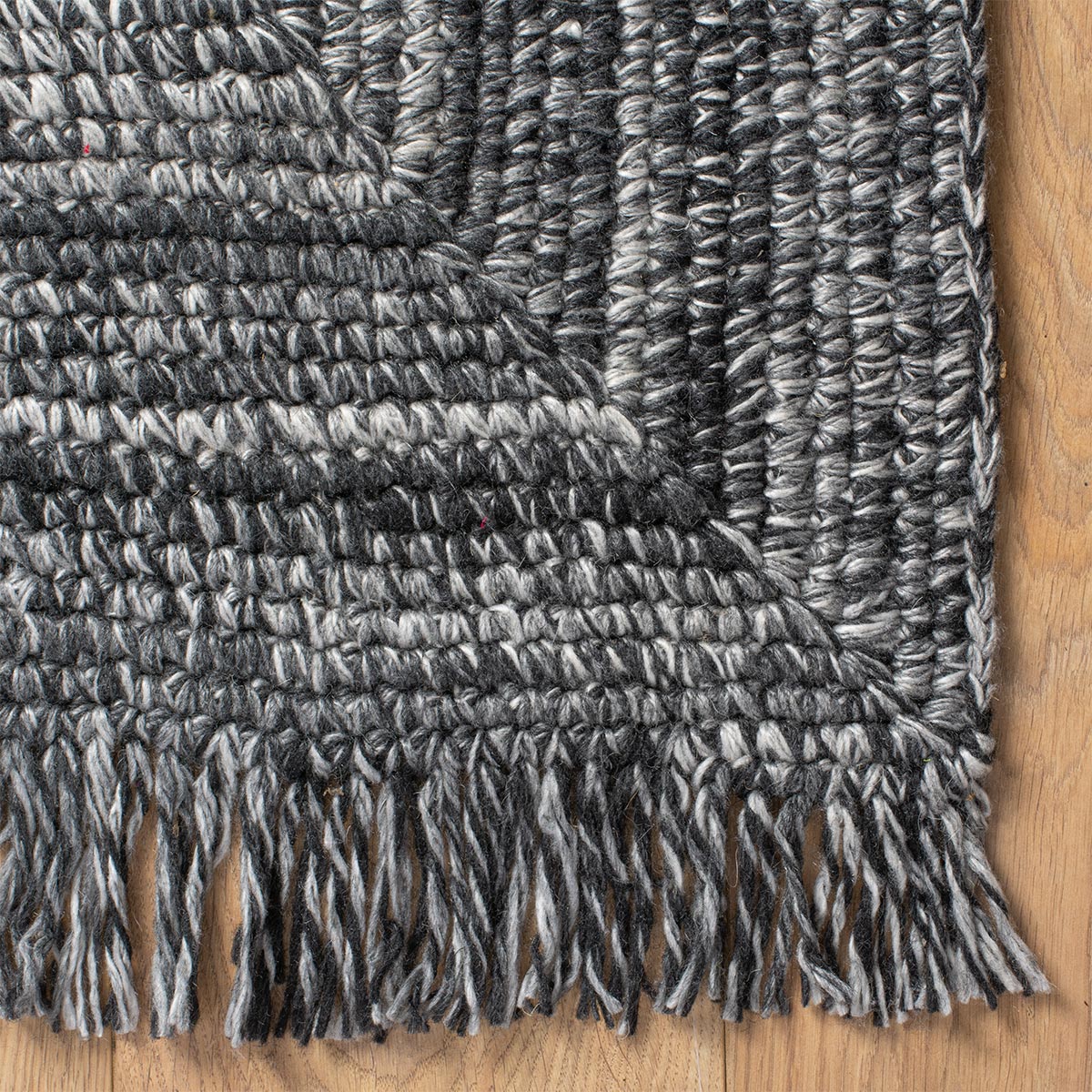 שטיח גרינלנד 09 אפור כהה/אפור בהיר עם פרנזים | השטיח האדום