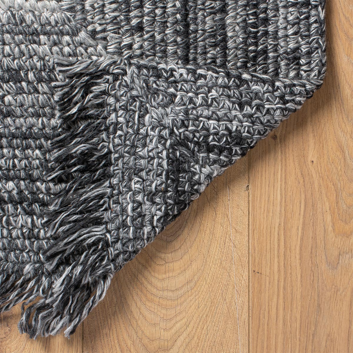 שטיח גרינלנד 09 אפור כהה/אפור בהיר עם פרנזים | השטיח האדום