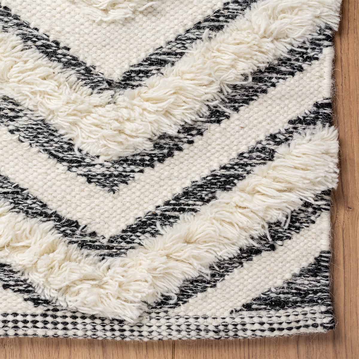 שטיח קילים סקנדינבי 30 שחור/לבן | השטיח האדום