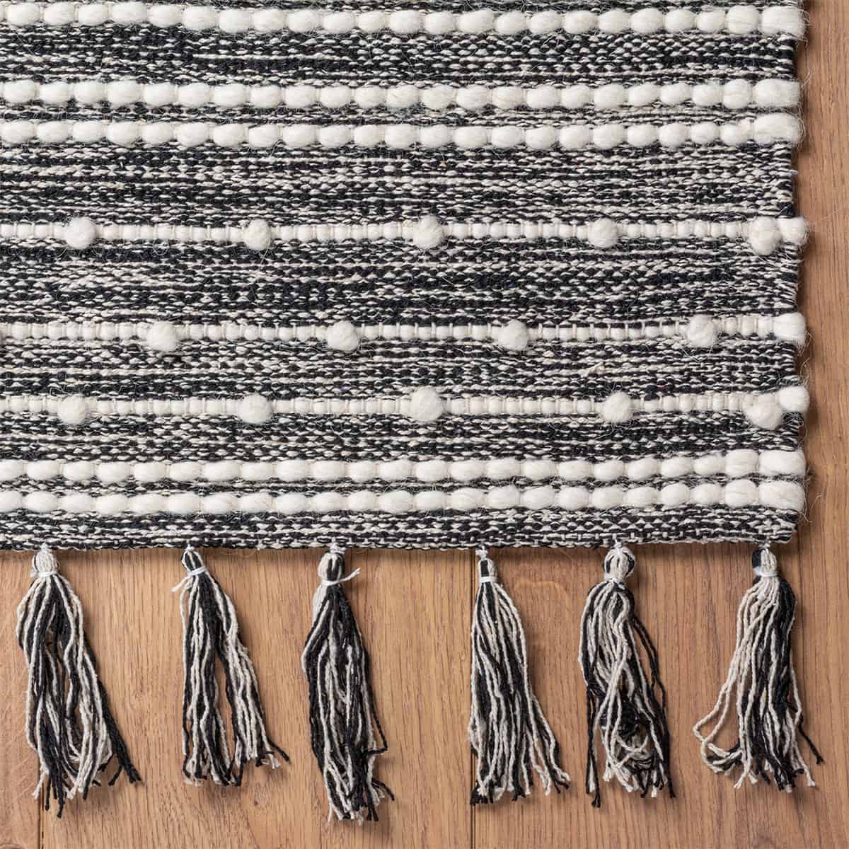 שטיח גפן כותנה 14 שחור/לבן עם פרנזים | השטיח האדום