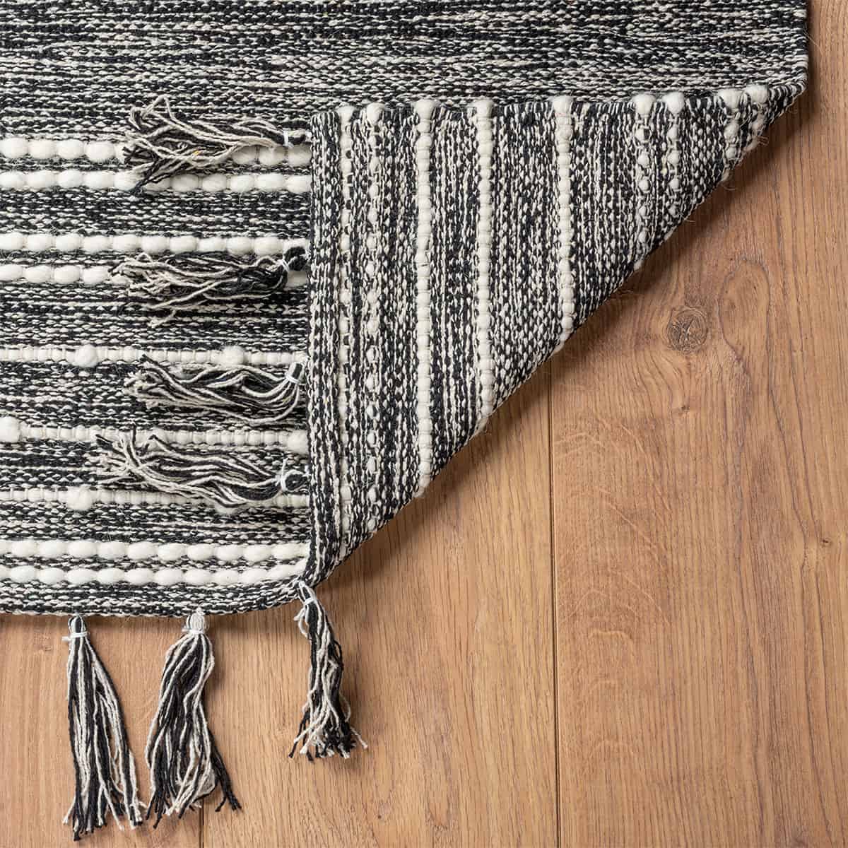 שטיח גפן כותנה 14 שחור/לבן עם פרנזים | השטיח האדום