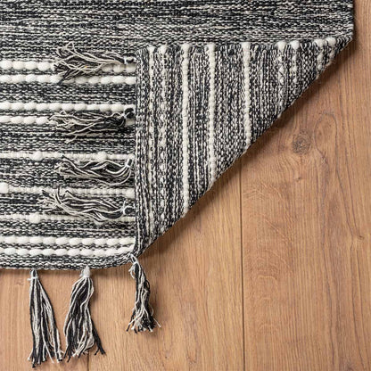 שטיח גפן כותנה 14 שחור/לבן עם פרנזים | השטיח האדום