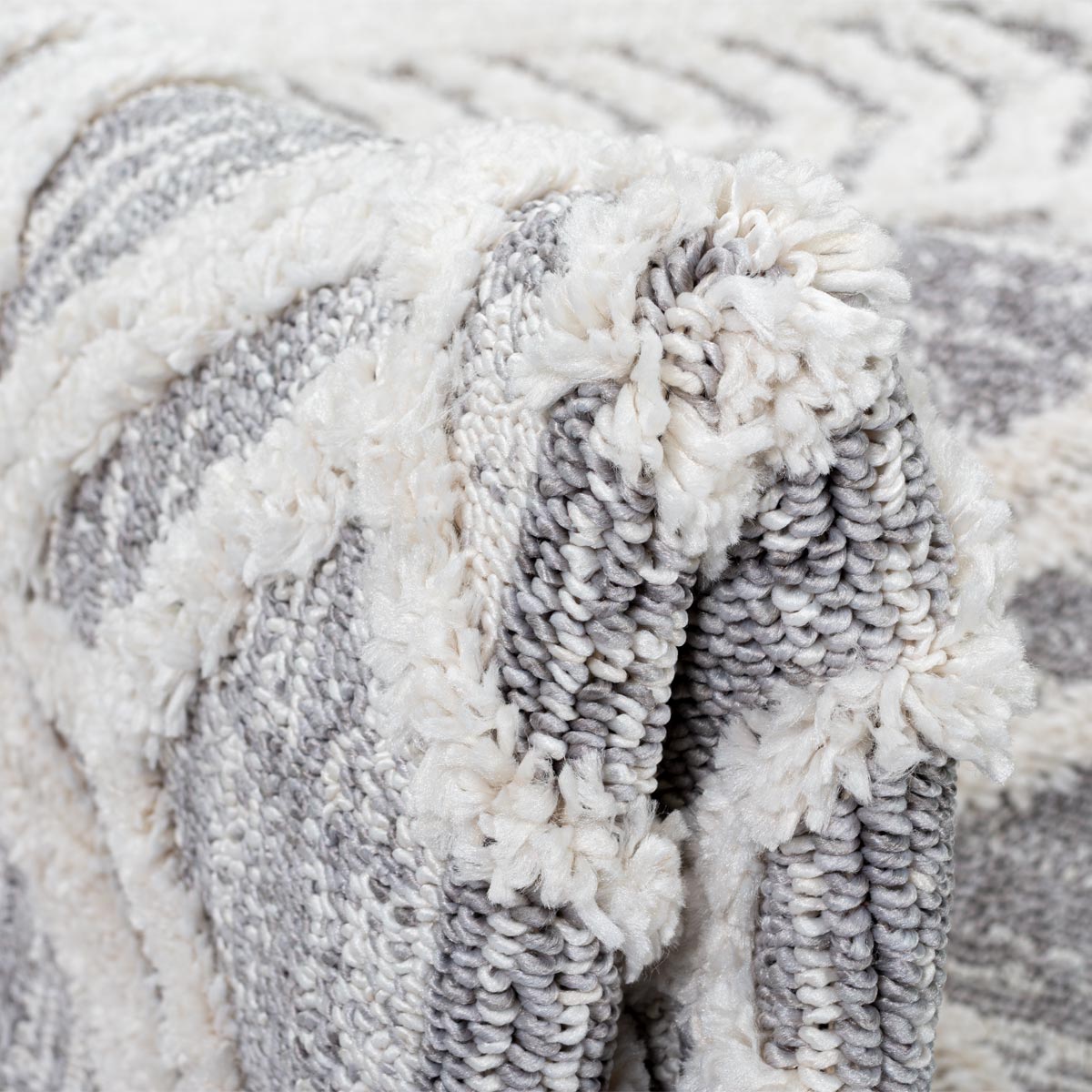 שטיח אטלס 18 קרם/אפור עם פרנזים | השטיח האדום