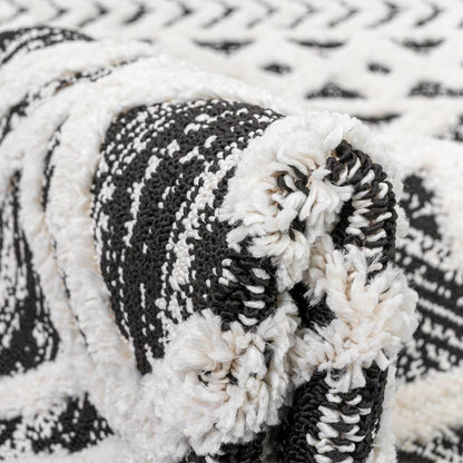 שטיח אטלס 15 אפור כהה/קרם עם פרנזים | השטיח האדום