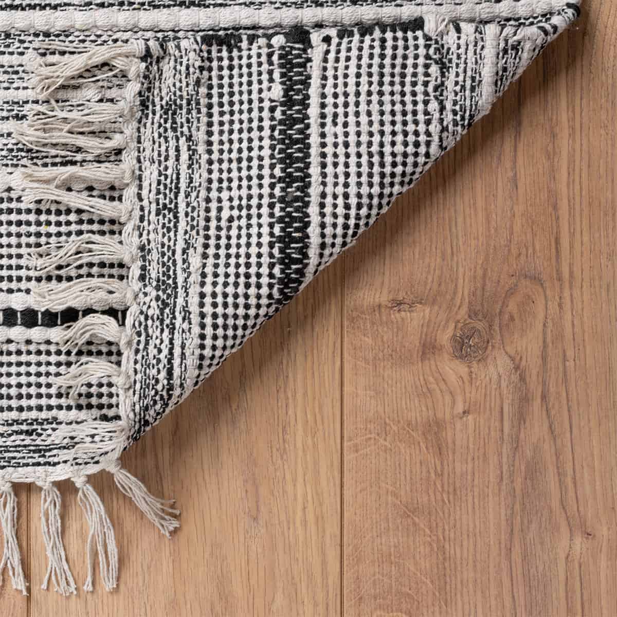 שטיח גפן כותנה 12 שחור/לבן עם פרנזים | השטיח האדום