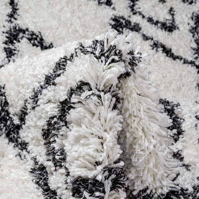 שטיח קזבלנקה 09 לבן/שחור עם פרנזים | השטיח האדום
