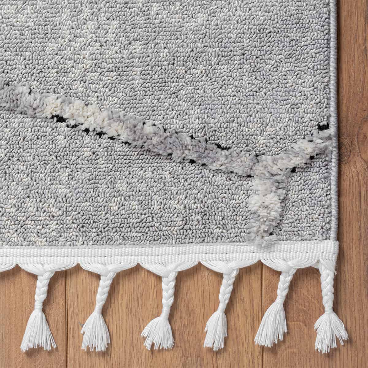 שטיח אטלס 24 אפור/קרם עם פרנזים | השטיח האדום