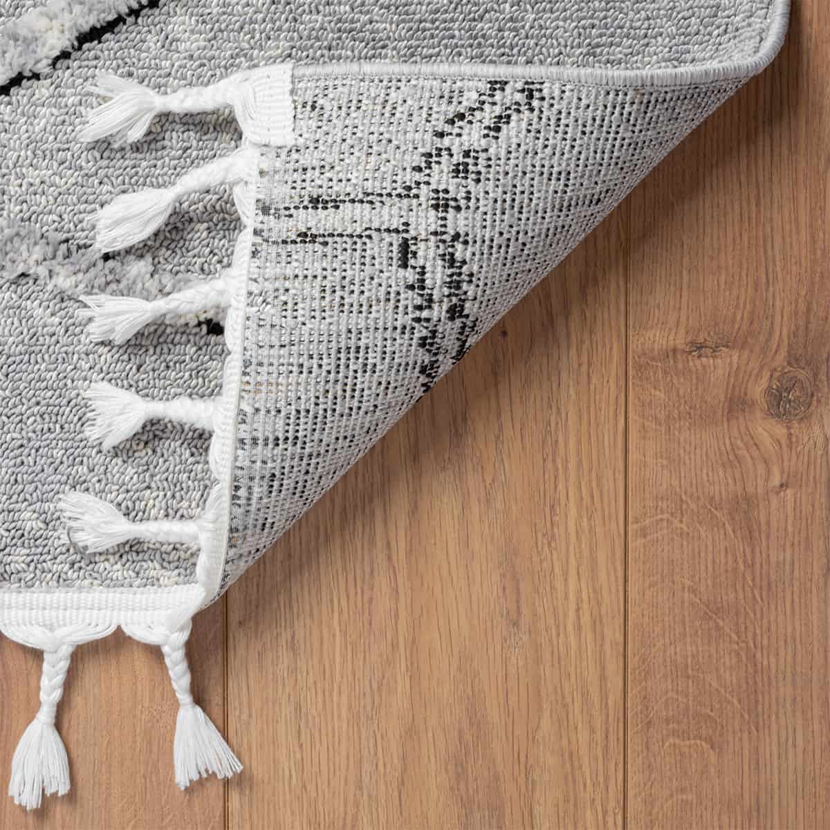 שטיח אטלס 24 אפור/קרם עם פרנזים | השטיח האדום