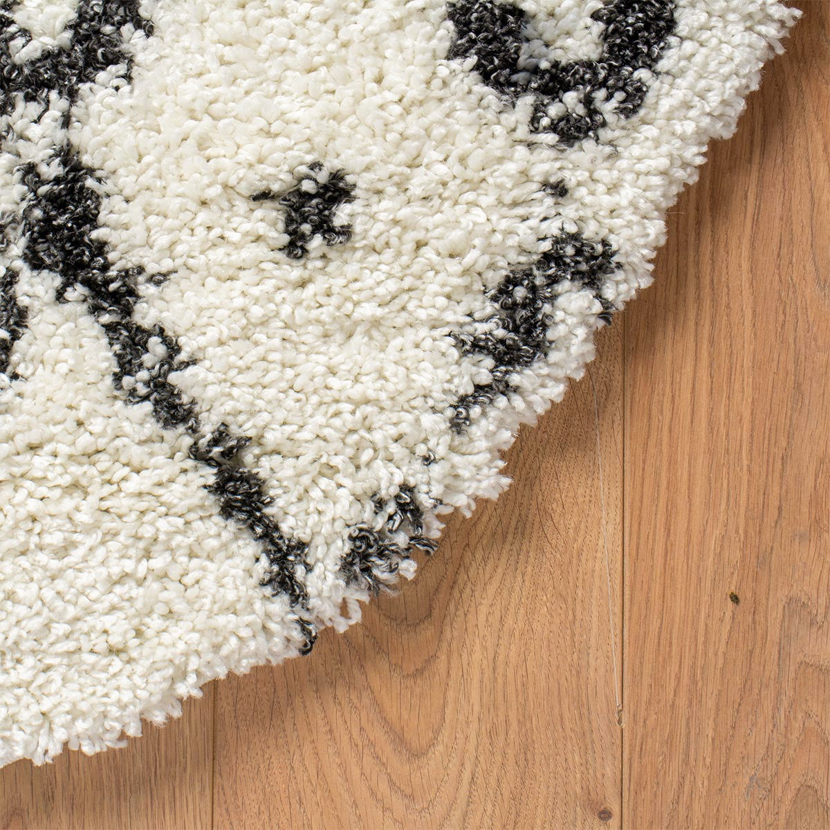 שטיח קזבלנקה 09 לבן/שחור עגול | השטיח האדום