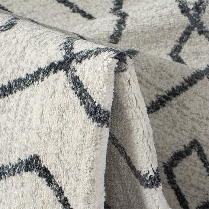 שטיח מרקש 26 קרם/שחור עם פרנזים | השטיח האדום