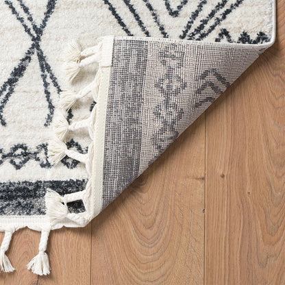 שטיח מרקש 23 קרם/שחור עם פרנזים | השטיח האדום