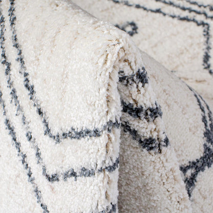 שטיח מרקש 23 קרם/שחור עם פרנזים | השטיח האדום