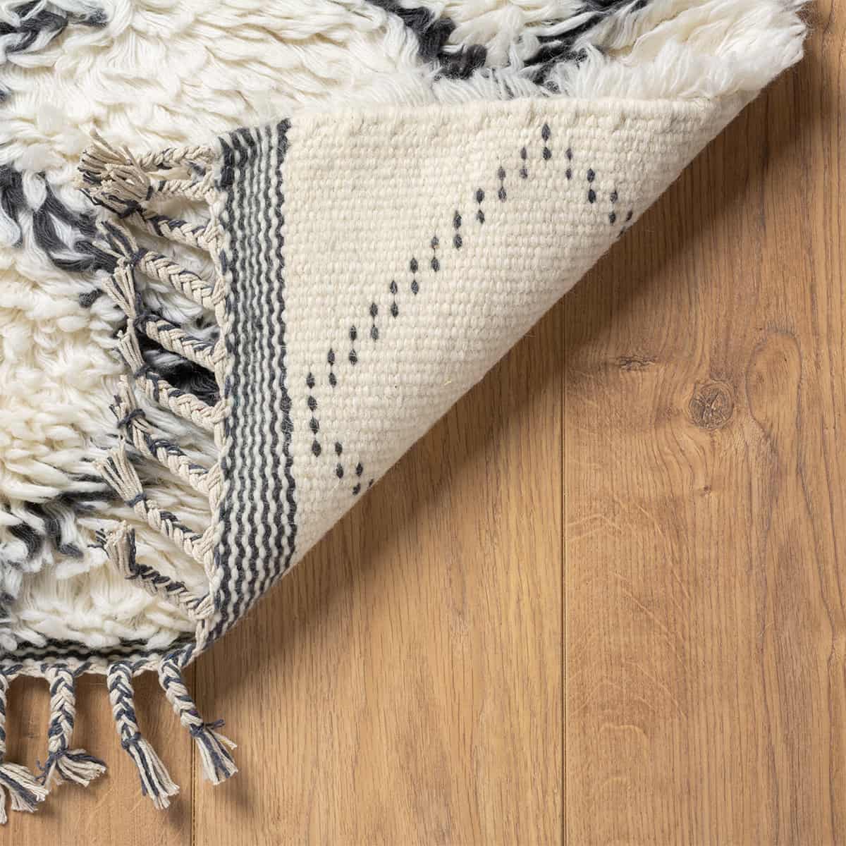 שטיח ברבר מרוקאי 02 לבן/שחור ראנר עם פרנזים | השטיח האדום