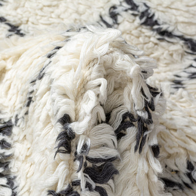 שטיח ברבר מרוקאי 02 לבן/שחור עם פרנזים | השטיח האדום