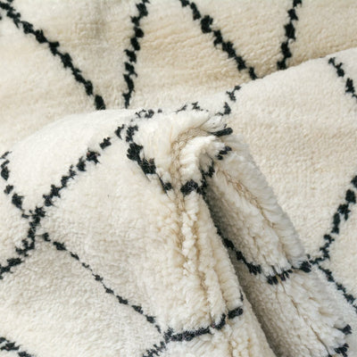 שטיח ברבר מרוקאי 01 לבן/שחור ראנר עם פרנזים | השטיח האדום