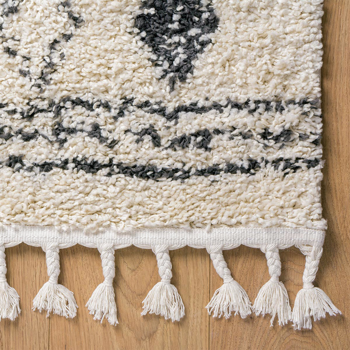 שטיח שאגי מרקש 12 קרם/שחור ראנר עם פרנזים | השטיח האדום