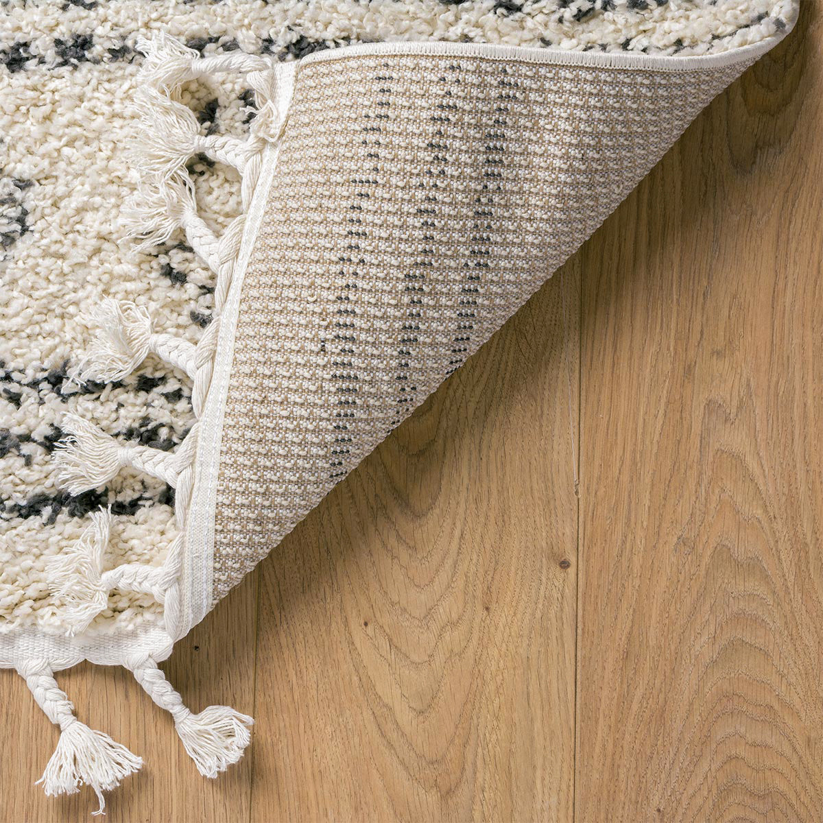 שטיח שאגי מרקש 12 קרם/שחור עם פרנזים | השטיח האדום