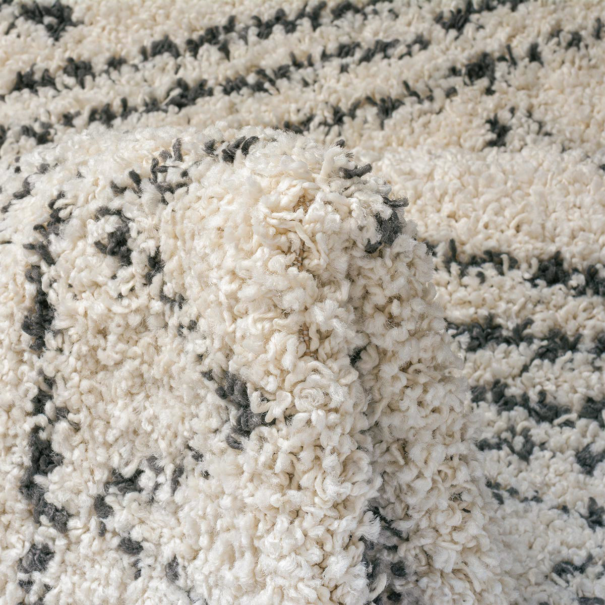 שטיח שאגי מרקש 12 קרם/שחור עם פרנזים | השטיח האדום