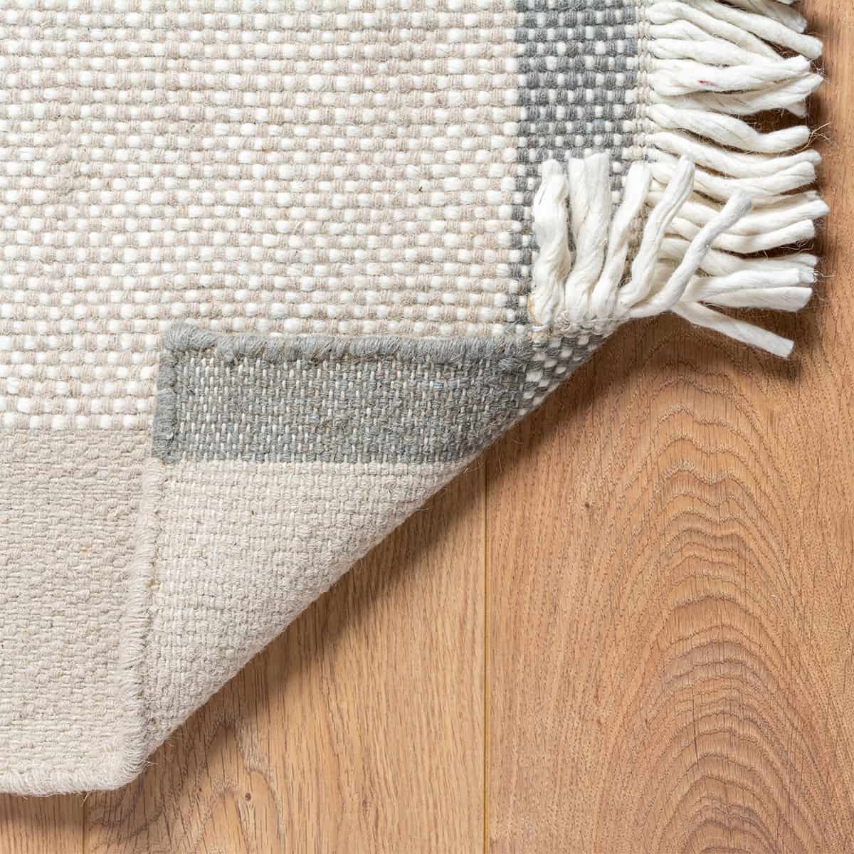  שטיח קילים סקנדינבי 21 אפור בהיר עם פרנזים | השטיח האדום 