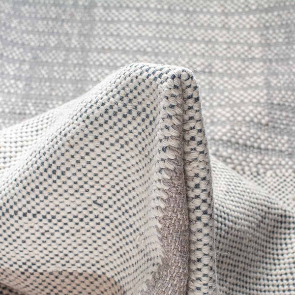 שטיח קילים סקנדינבי 21 אפור בהיר עם פרנזים KILIM - hover