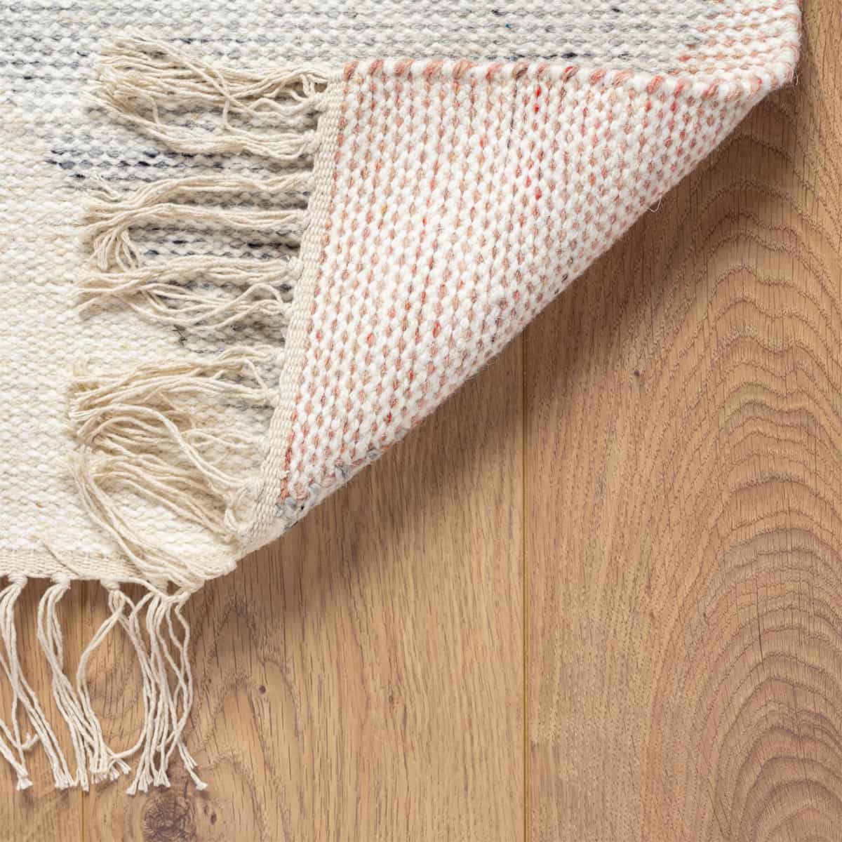  שטיח קילים סקנדינבי 27 קרם/ורוד/אפור עם פרנזים | השטיח האדום 