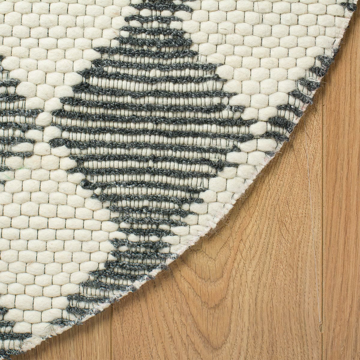 שטיח חבל מרוקאי 03 לבן/אפור כהה עגול | השטיח האדום