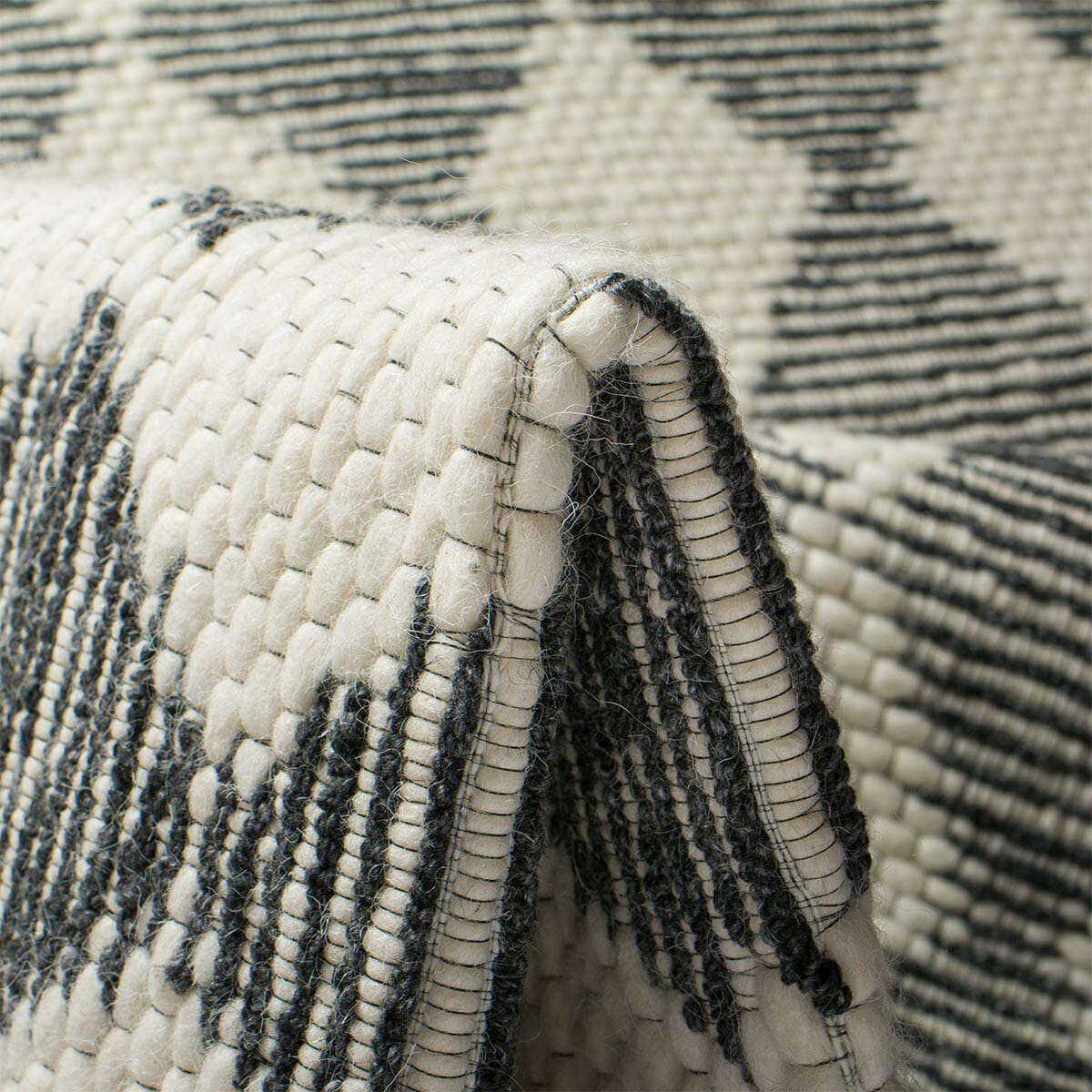 שטיח חבל מרוקאי 03 לבן/אפור כהה | השטיח האדום