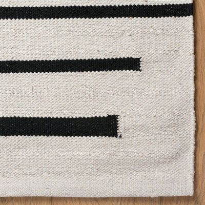 שטיח קילים סקנדינבי 28 לבן/שחור | השטיח האדום