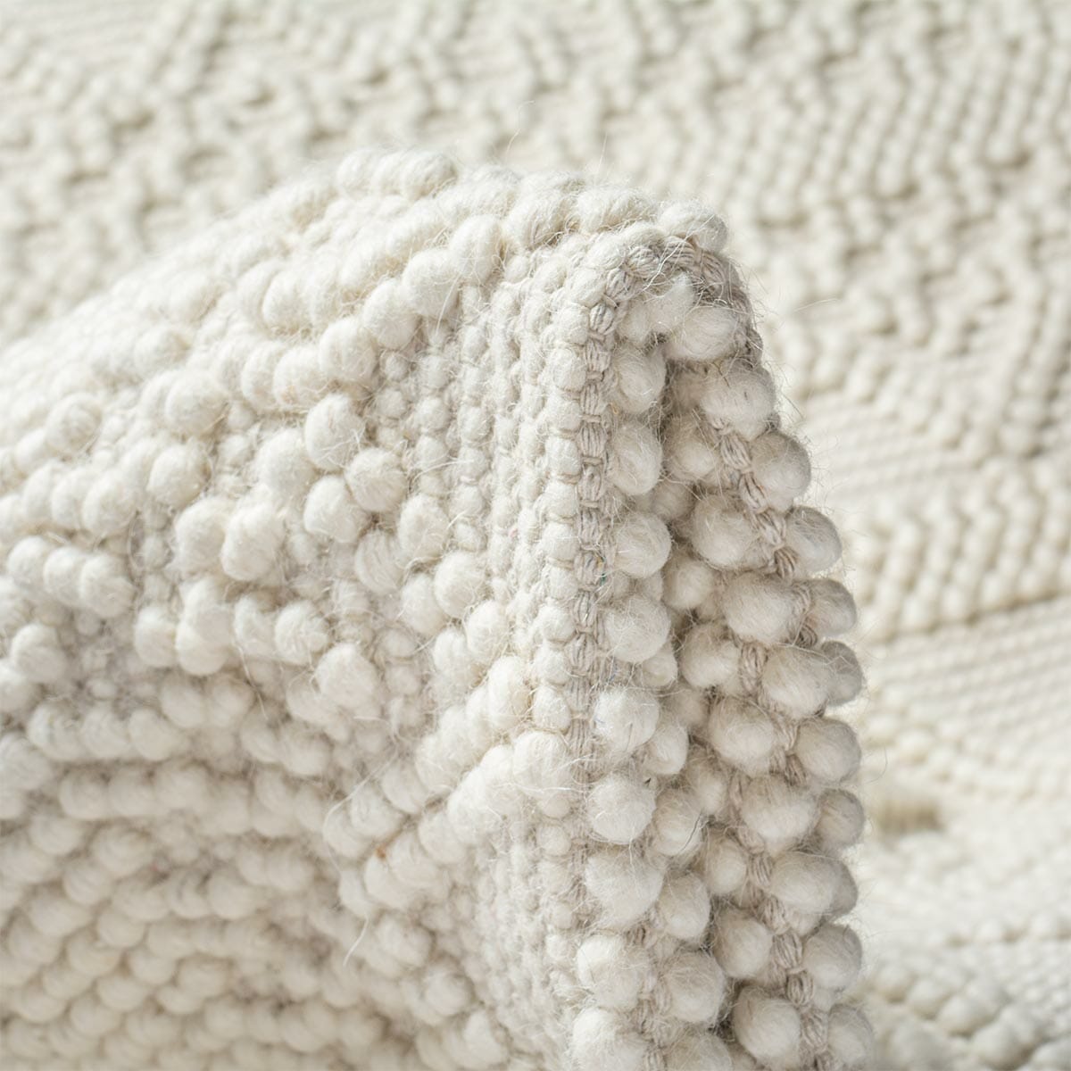 שטיח נירוונה 05 לבן | השטיח האדום