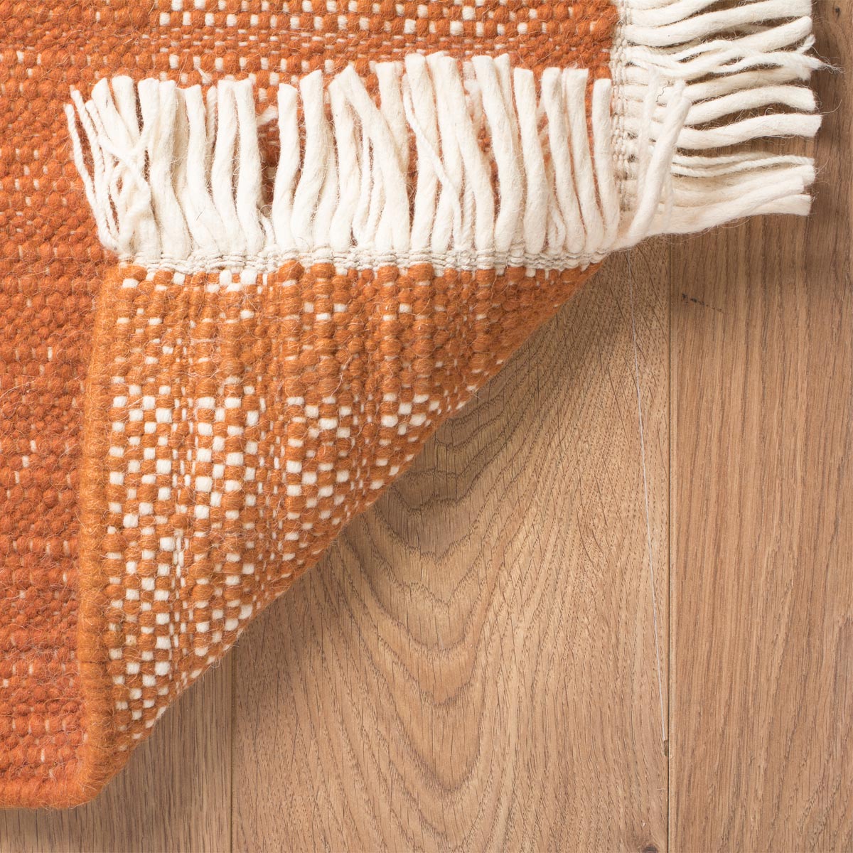 שטיח קילים סקנדינבי 21 כתום/צהוב/לבן עם פרנזים | השטיח האדום