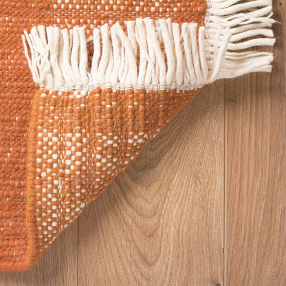 שטיח קילים סקנדינבי 21 כתום/צהוב/לבן עם פרנזים | השטיח האדום