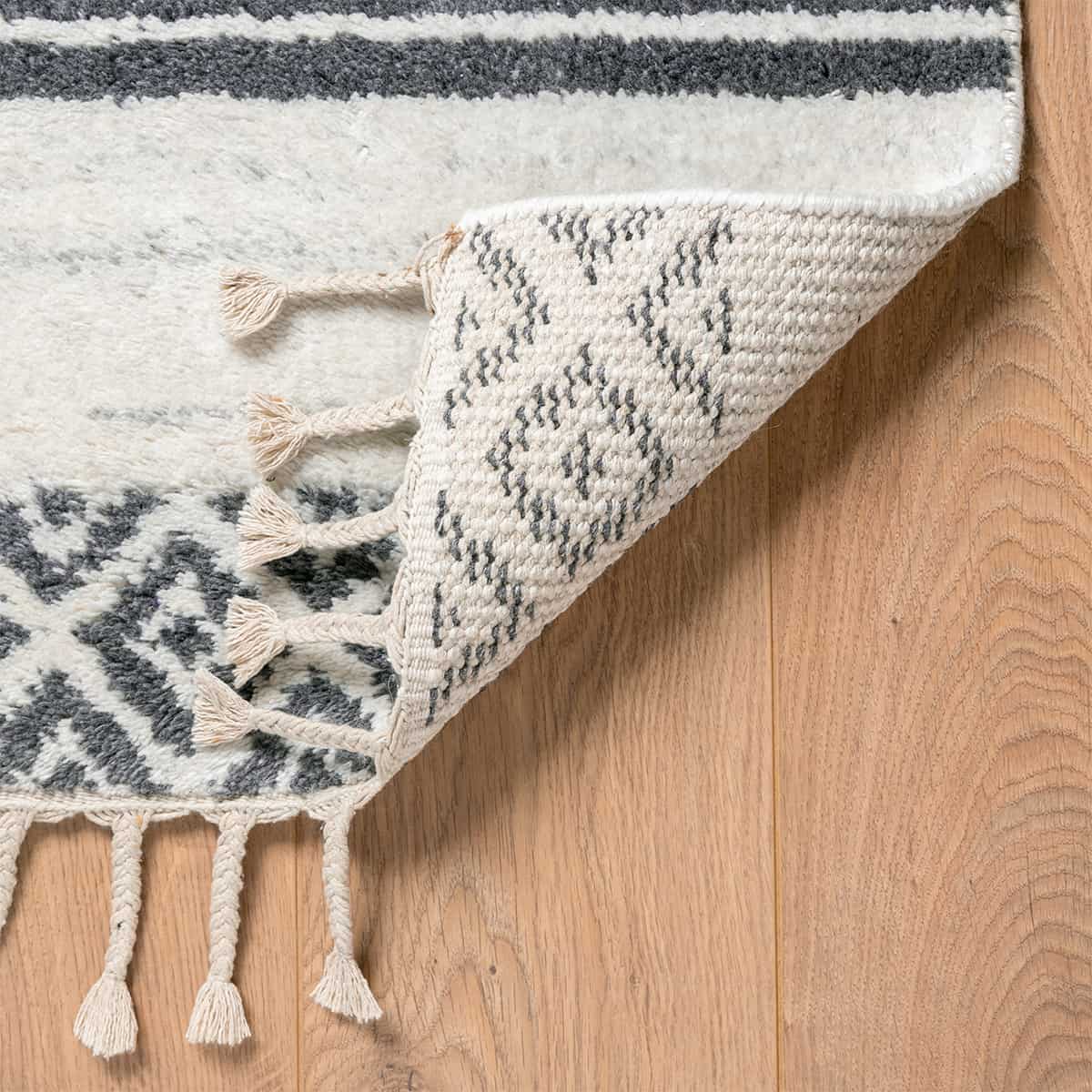  שטיח ברבר מרוקאי 04 אפור כהה/לבן ראנר עם פרנזים | השטיח האדום 