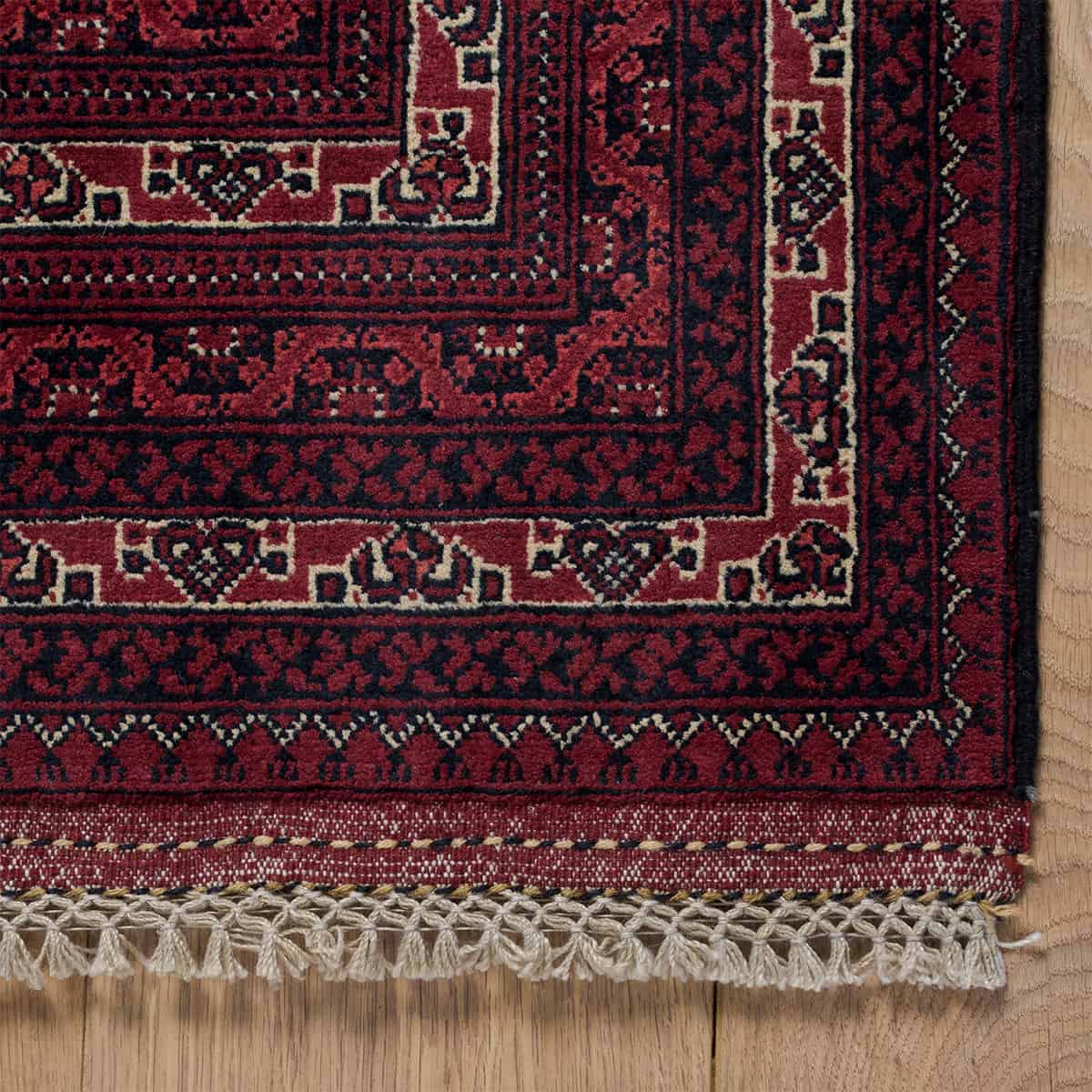  אפגני באשיר 00 אדום 200x299 | השטיח האדום 
