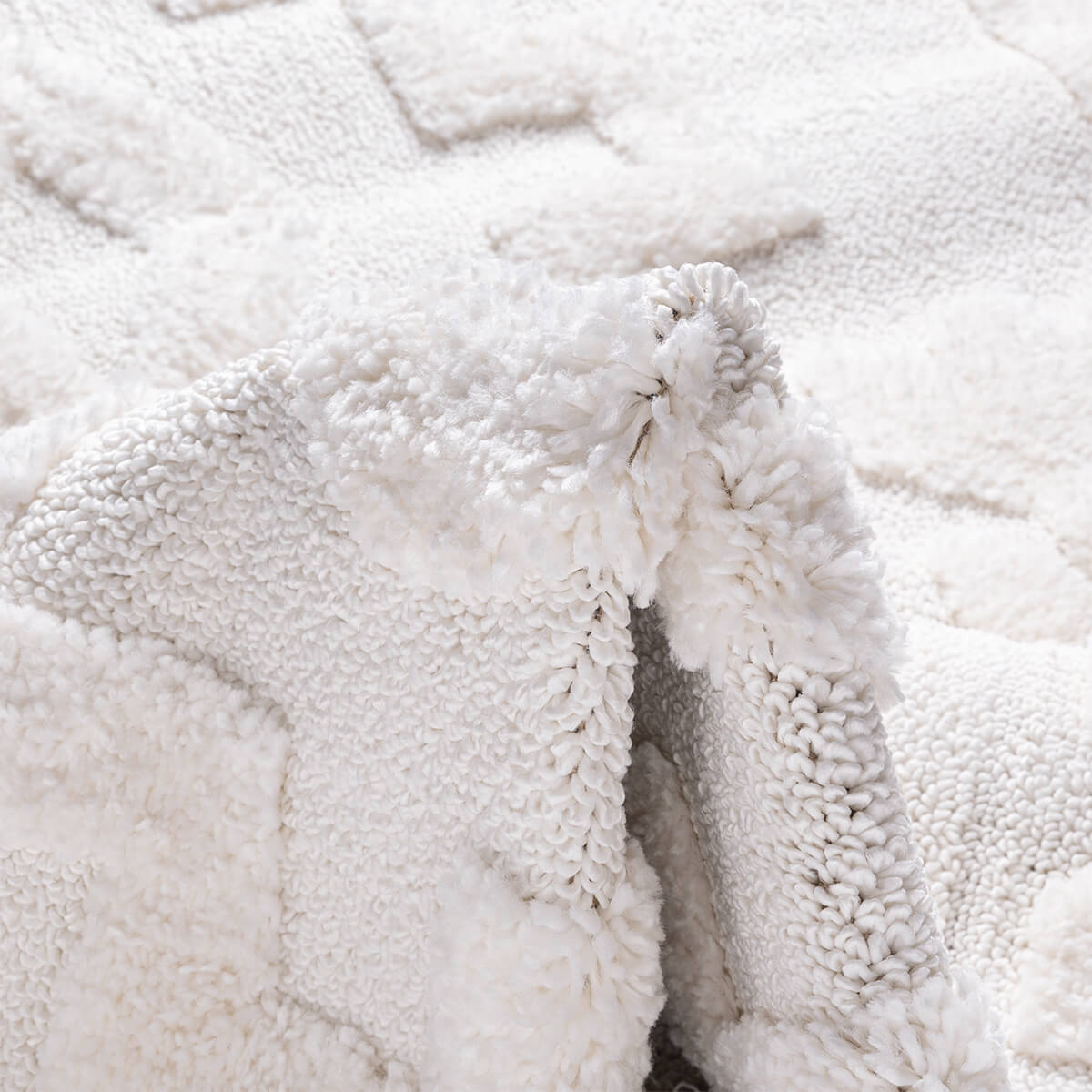 שטיח אטלס 10 קרם עם פרנזים ATLAS