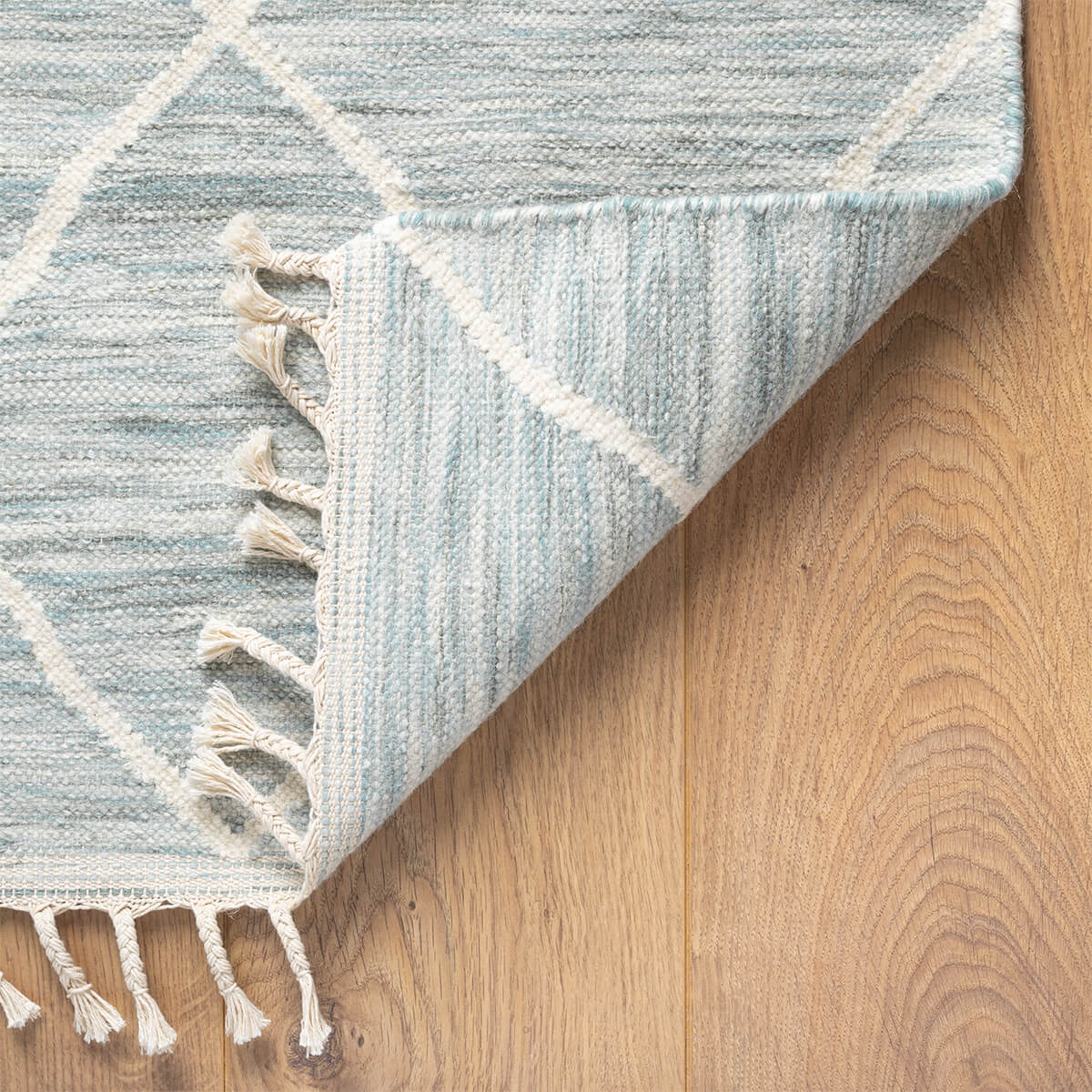 שטיח קילים שוהם 01 תכלת עם פרנזים | השטיח האדום