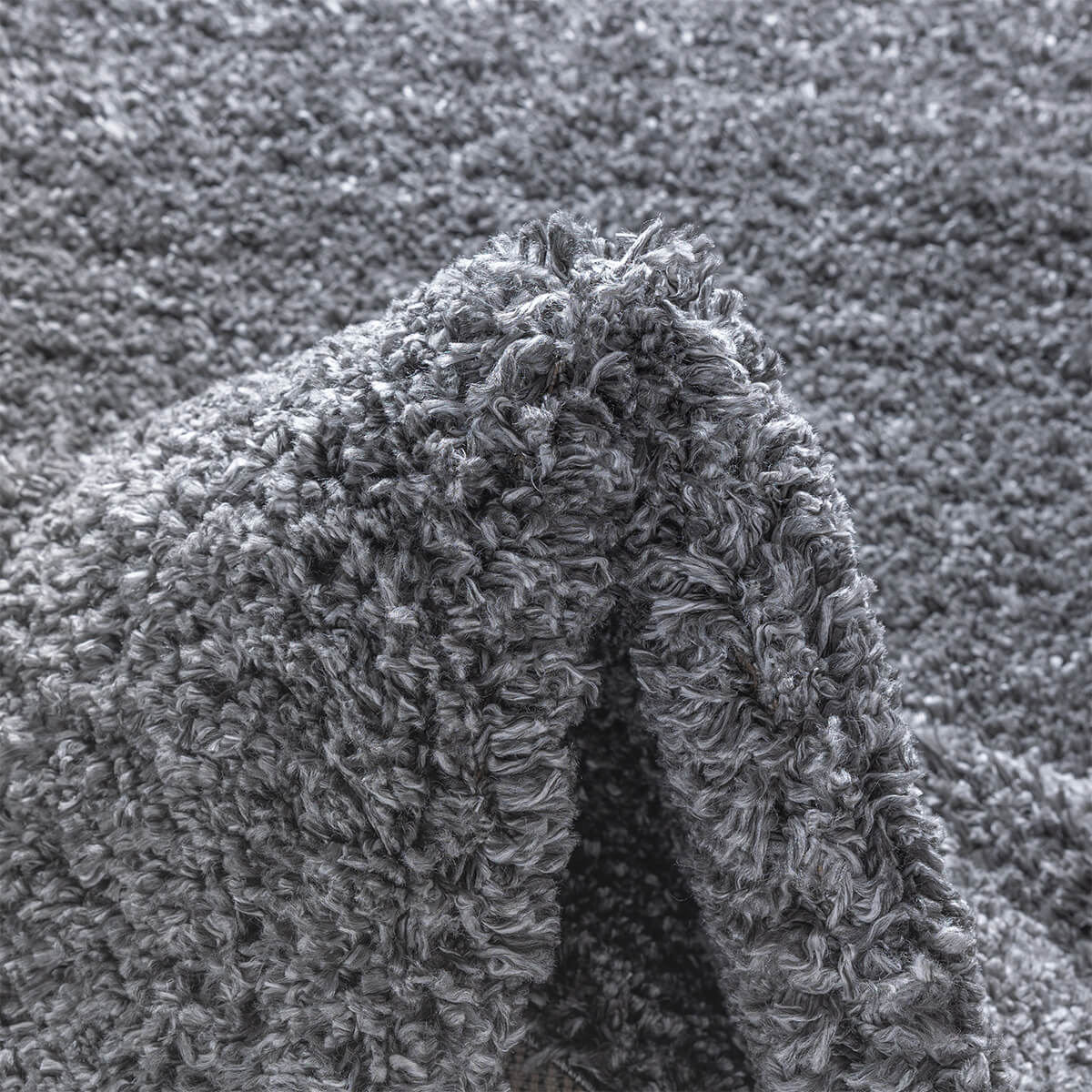 שטיח שאגי קטיפה פארמה 02 אפור כהה עגול | השטיח האדום