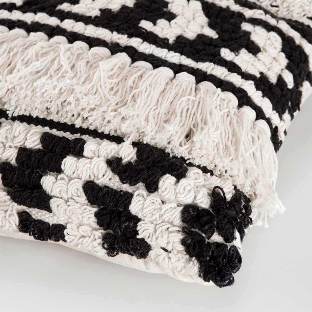 כרית אוסלו 10 קרם/שחור | השטיח האדום