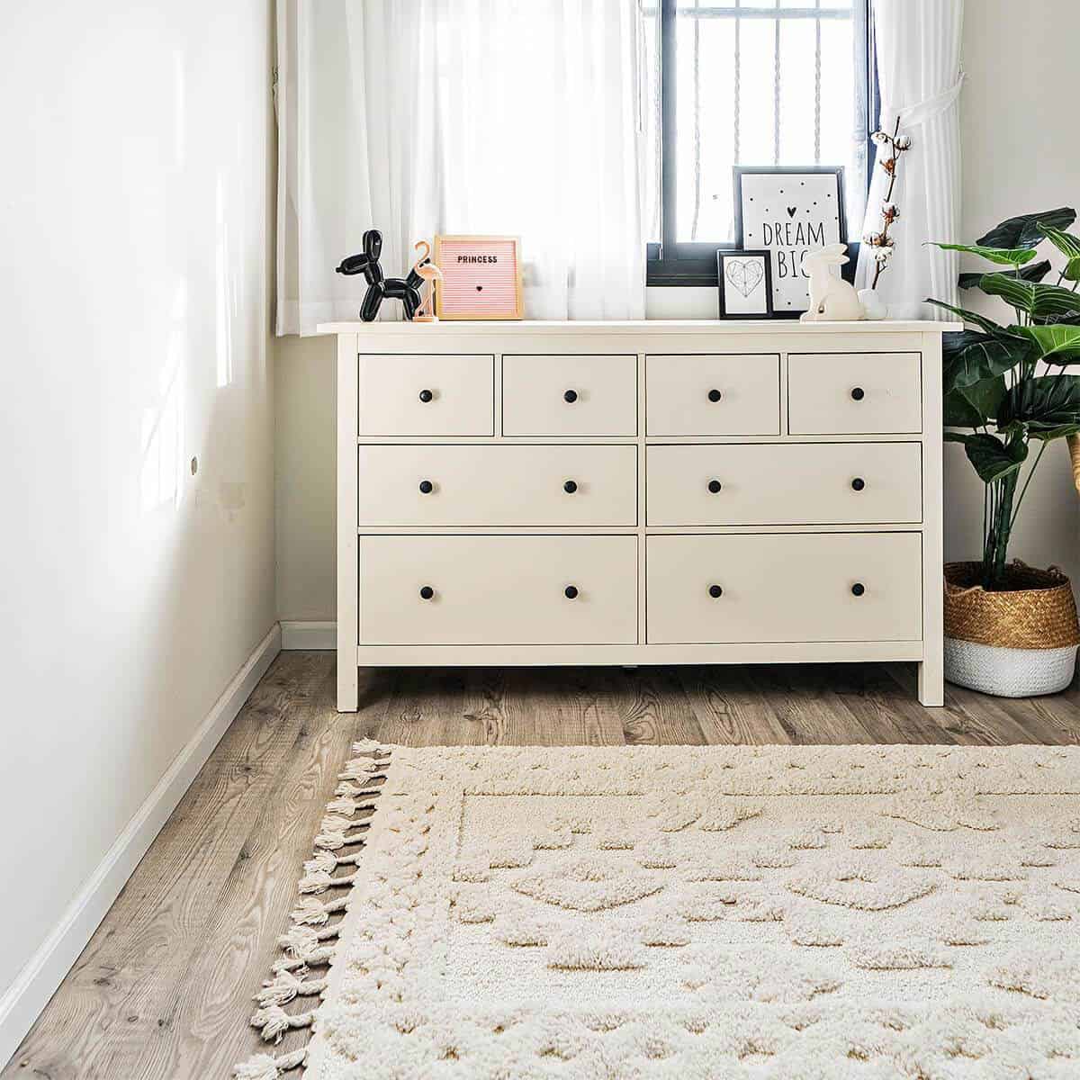 שטיח אטלס 10 קרם עם פרנזים | השטיח האדום | עיצוב: חגית אילוז, צילום: גילי פרידמן - ויזואלית