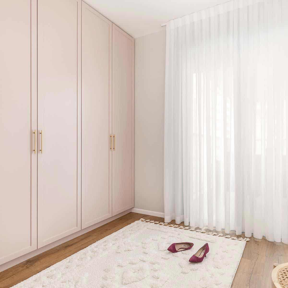 שטיח אטלס 10 קרם עם פרנזים עבים | השטיח האדום | עיצוב: רויטל ארז, צילום: אורית ארנון 